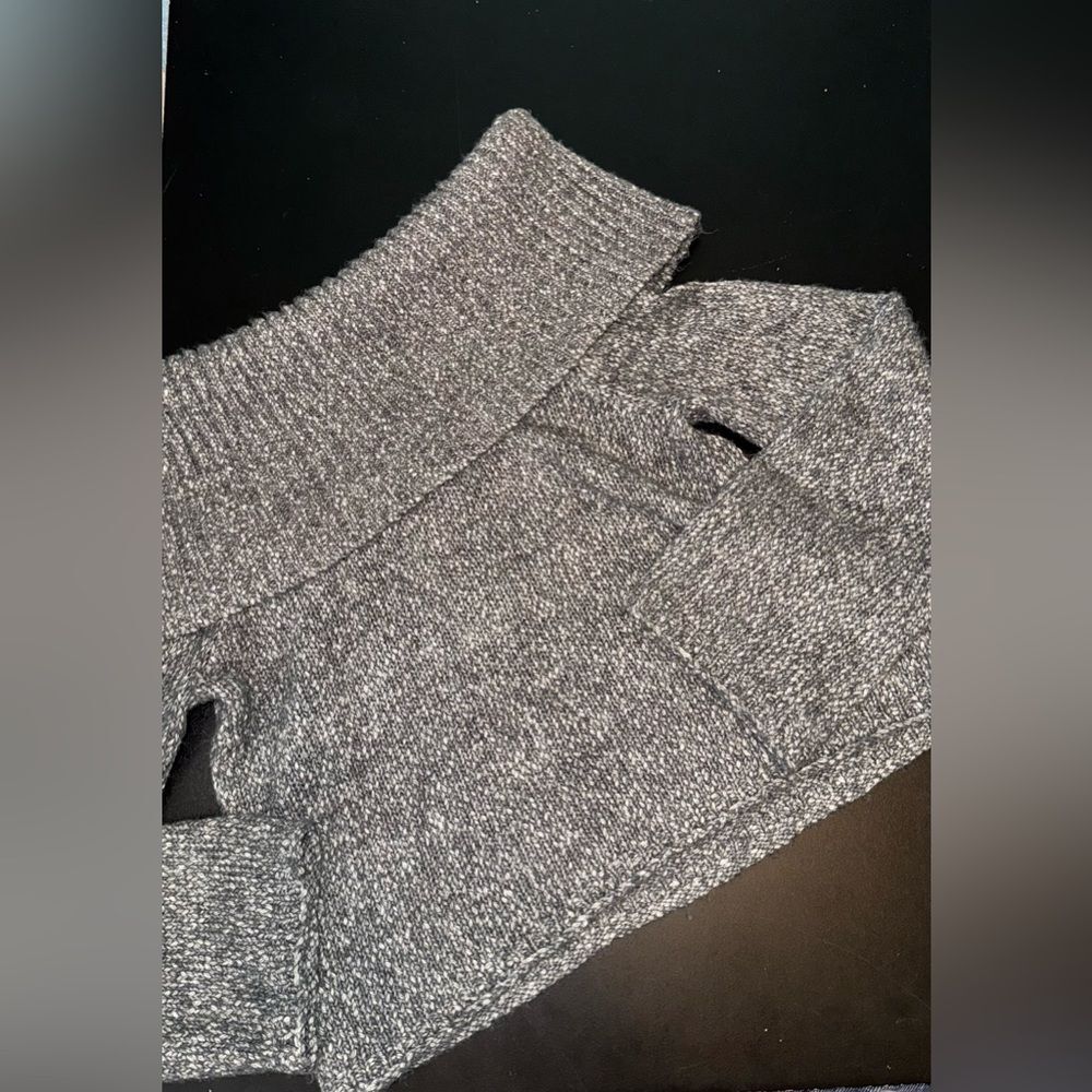Aerie Gray Knit Cotton off the shoulder wide sleeved sweater size medium EUC